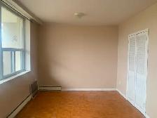 Roommates req for APT near Don mills Subway station