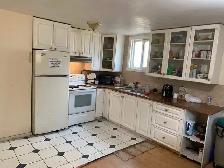 A male room is available for rent starting in August. - Photo 4