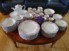 Set de vaisselle NORITAKE ( 8 - 12 couverts ) Japon