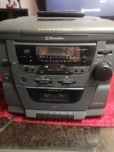 Emerson 3 disc changer with two speakers