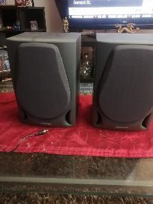 Emerson 3 disc changer with two speakers - Photo 2