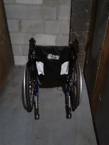 FAUTEUIL ROULANT PLIABLE - Photo 4