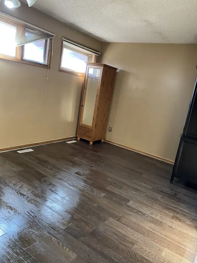 5 Mins Walk to Whitehorn Ctrain / Near Industrial Area & Airport