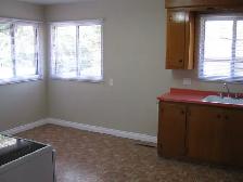 House for Rent on Clarence Ave South 3 Bedroom Main Floor - Photo 7