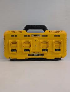 (B2395) Dewalt DCD104 Multiport Battery Charger
