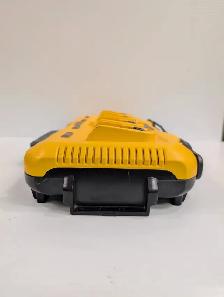 (B2395) Dewalt DCD104 Multiport Battery Charger - Photo 4