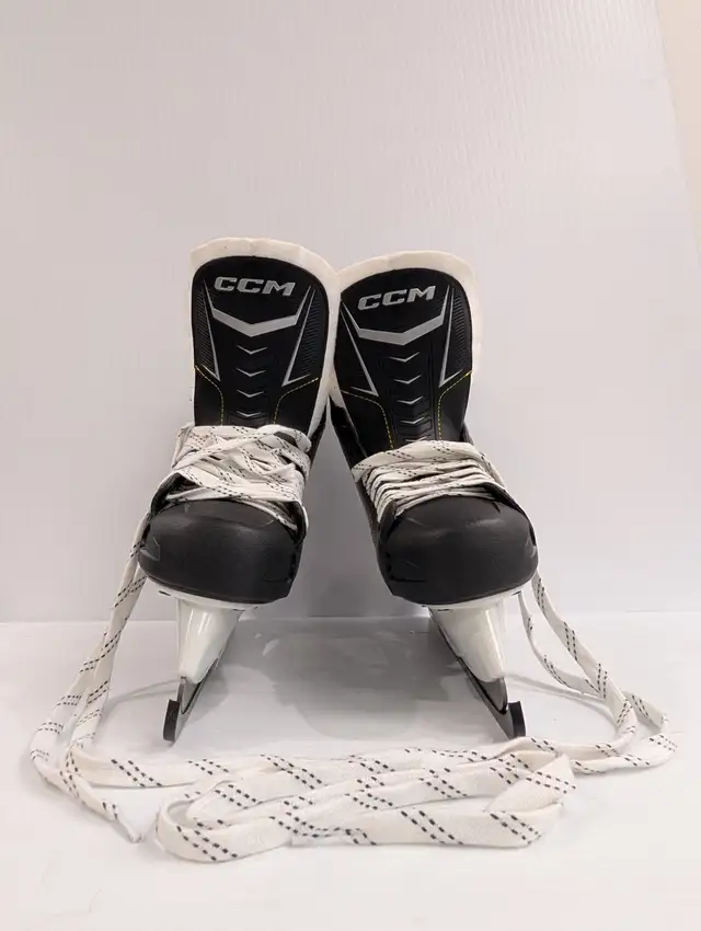 (B2344) CCM Tacks Hockey Skates Sz 11 US