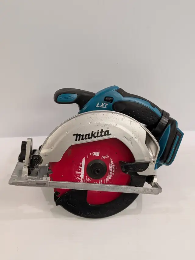 (B2273) Makita dss61 Saw