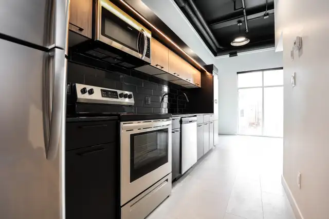LUXURY 1  Bed Loft - In the Heart of Vibrant West Broadway!