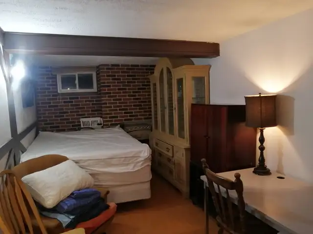 Available Now, Large Bedroom QEW/Mississauga Rd, all included