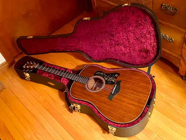 TAYLOR 320 AlI SOLID Mohogany Guitar. PICK UP, CustomCASE,