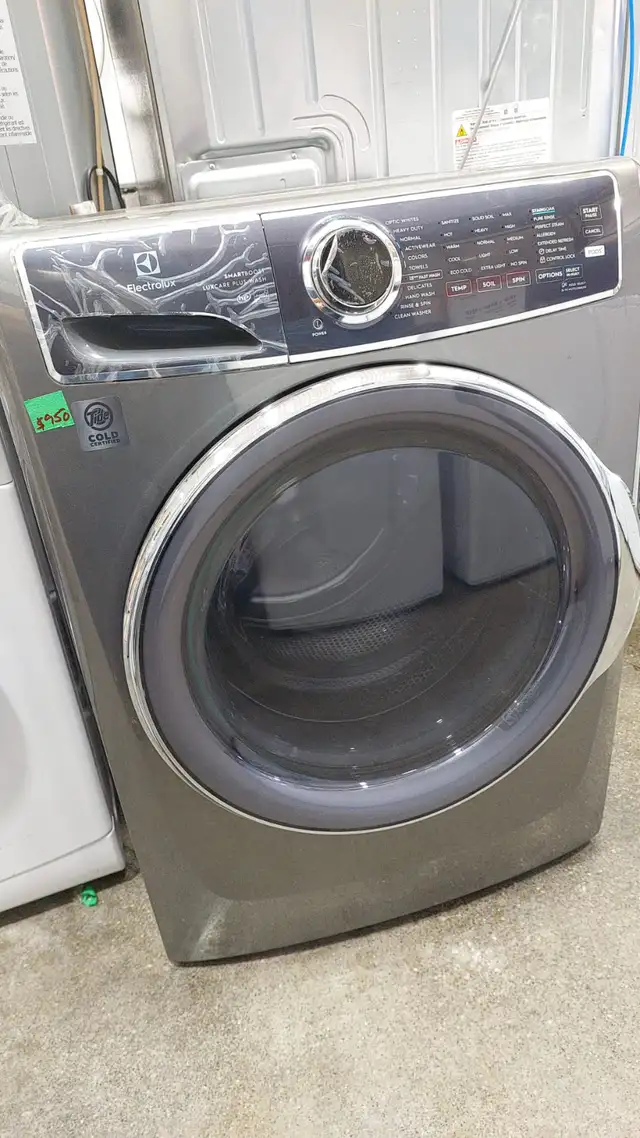 Washer - 27' Electrolux 5.2 Cu. Ft. Front Load -ELFW7637AT3 - SS