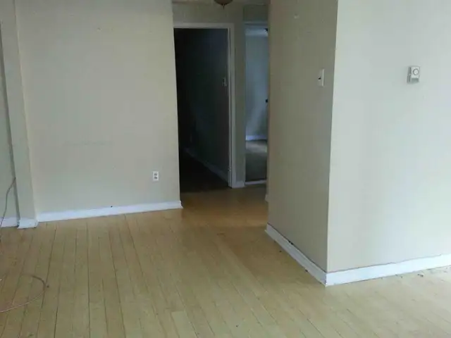 Nice 4 1/2 renovated, hot water included QUIET NEIGHBORHOOD