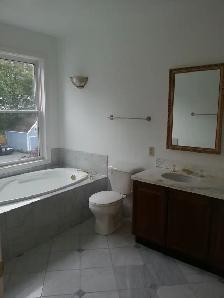 Top Floor 2BR Flat w/ Hardwood - 1168 South Park Unit C - Sept 5 - Photo 7
