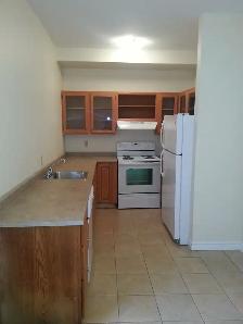 Top Floor 2BR Flat w/ Hardwood - 1168 South Park Unit C - Sept 5 - Photo 14