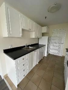 Unique 2-Level Townhouse-Style 2BR - Sep 1st - Heat/Wat/PK - Photo 4