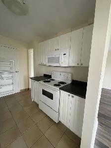 Unique 2-Level Townhouse-Style 2BR - Sep 1st - Heat/Wat/PK - Photo 16