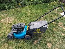 Honda - Yardworks - lawn mower