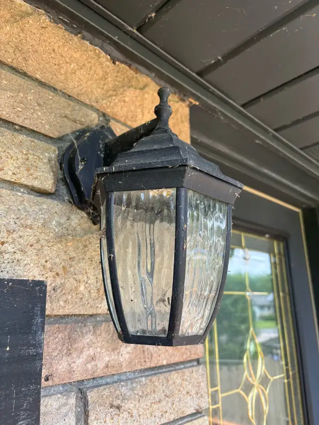 Outdoor wall light