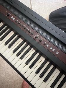 Roland EP-77 Digital Piano - Photo 3