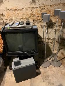 Vintage Sony XBR TV - Photo 4