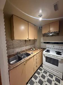 Basment for Rent Mississauga Heartland $1600 - Photo 5