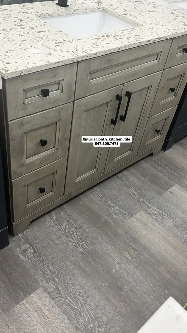 Vanity, Countertop, Mirror, Bathtub, Faucet