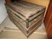 ANTIQUE TRUNK for SALE - Photo 2