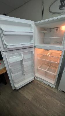 Kenmore Refrigerator - Photo 2