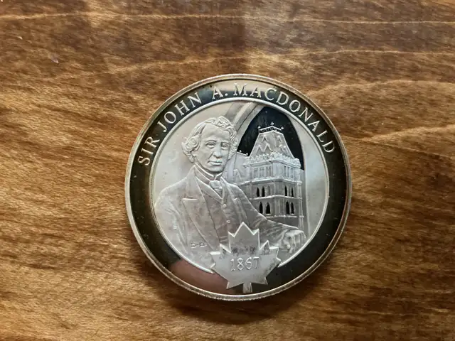 1960’s Sir John A. MacDonald Medallion History of Canada !
