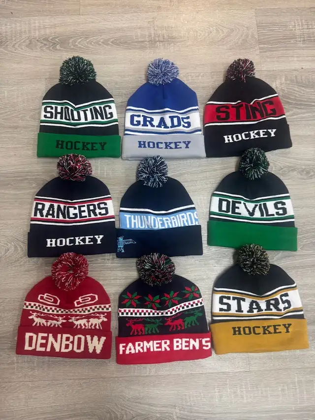 TUQUES EN ACRYLIQUES AVEC LOGOS