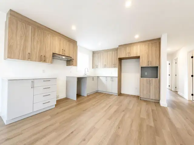 2 CH - 1 SDB - Longueuil - $1,600 /mo