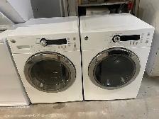 Mini laveuse sécheuse frontales blanches 24'' GE (remis a neuf)