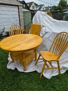 Table and chairs - Photo 2