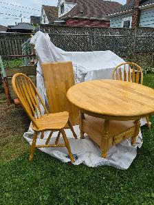 Table and chairs - Photo 3