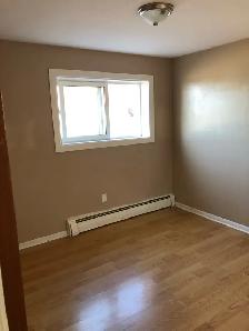 2 bedroom apartment for rent Sept. 1 west side (heat & hot water - Photo 4