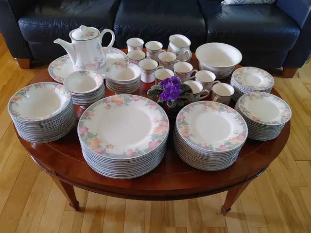 Set de vaisselle NORITAKE ( 8 - 12 couverts ) Japon