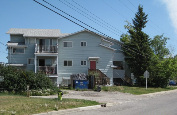 Townhouse style  2BR apt - 5 min to Cda Olympic Park- Bowness