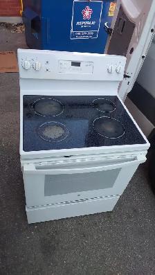GE 30' Glass Top Stove | Week Price - Photo 5