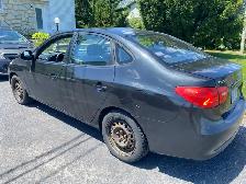 Hyundai Elantra - Photo 3