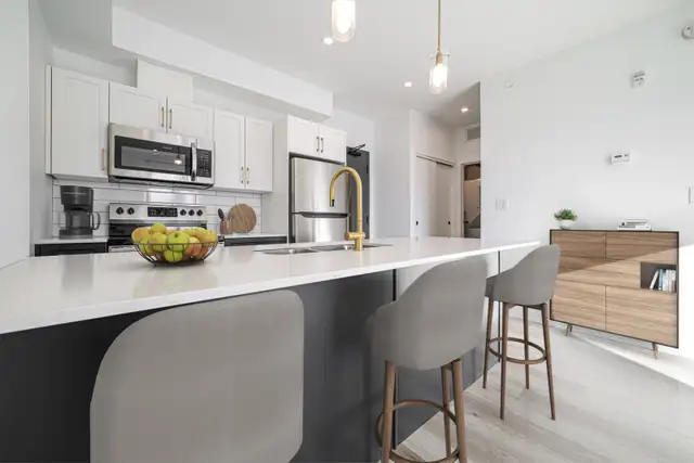 NEW Luxury 1 Bed Apartment - In the Heart of West Broadway!