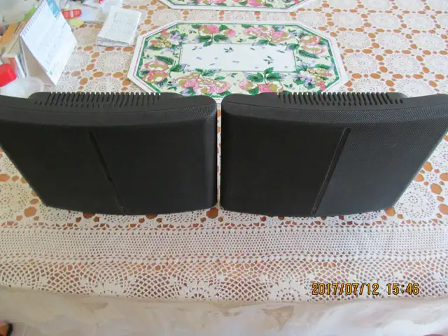 Haut-parleur Yamaha modèle YST-SF99 .