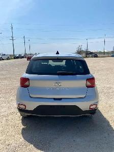 2020 Hyundai Venue Essential - Photo 6
