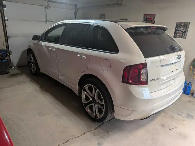 2014 Ford Edge sport :All-wheel drive