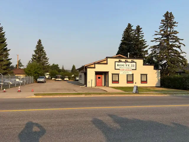 Main Street, high visibility with yard.