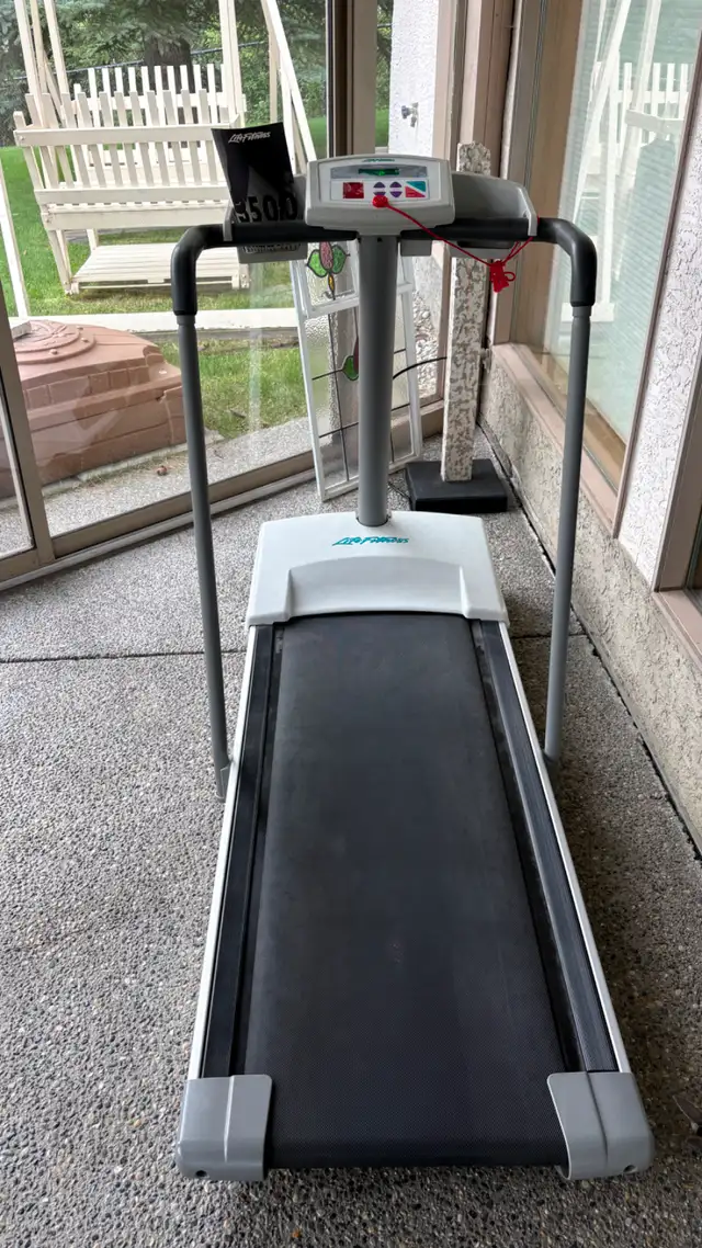 Life FitnessTreadmill