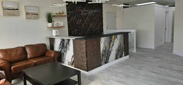 Beauty room for rent ( Macleod Trail SW)