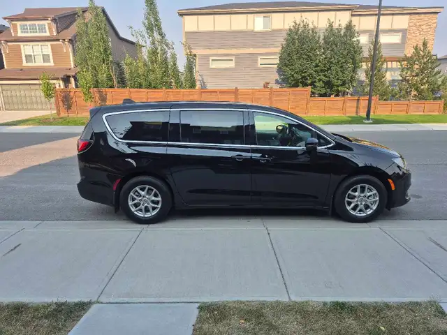 CHRYSLER GRAND CARAVAN SXT 2025