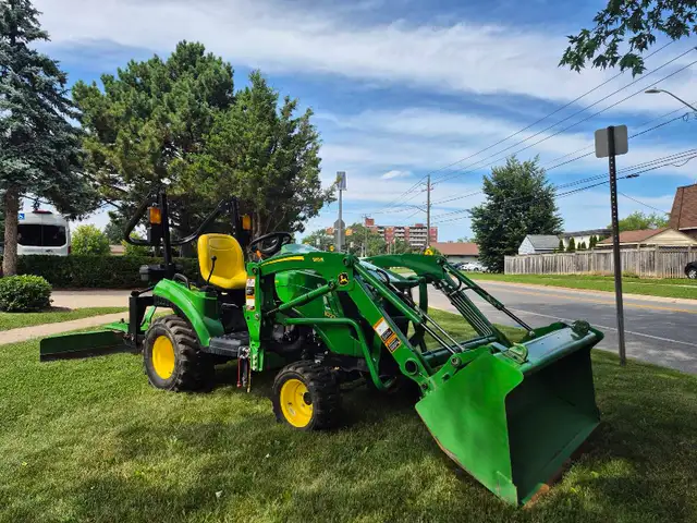 John Deere 1023E Subcompact Utility Tractor