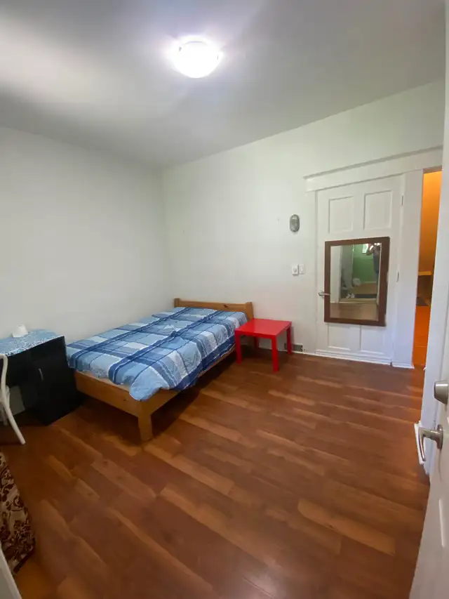Cozy couple room in eastyork available from Aug 29th
